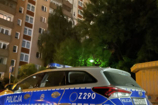 Koszmar na Bielanach. Zwłoki Piotra gniły w fotelu, jego kompan siedział obok z pętlą na szyi [NOWE USTALENIA]