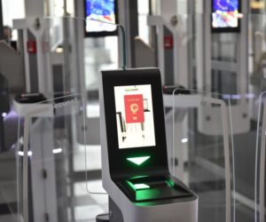 Na wrocławskim lotnisku zainstalowano bramki do automatycznej kontroli granicznej