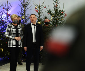 Andrzej Duda z małżonką odwiedzili żołnierzy na granicy