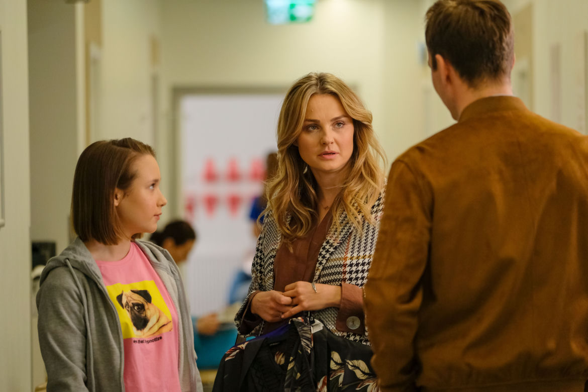 Przyjaciółki 14 sezon odc. 159. Inga (Małgorzata Socha), Hania (Pola Figurska), Maks (Mateusz Janicki)