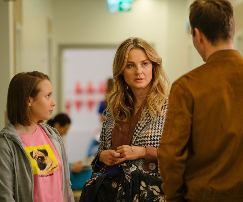 Przyjaciółki 14 sezon odc. 159. Inga (Małgorzata Socha), Hania (Pola Figurska), Maks (Mateusz Janicki)