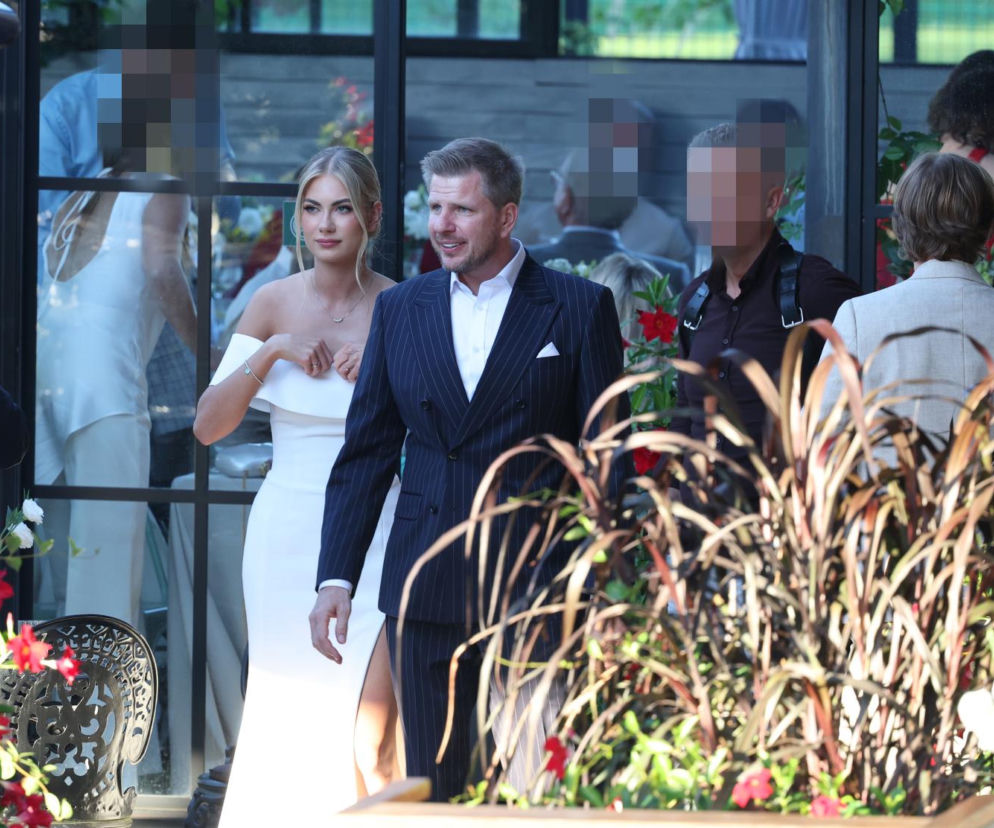 Filip Chajzer w garniturze i jego żona Bianka w białej sukni ślubnej. O ich planach przeczytasz na łamach SE.