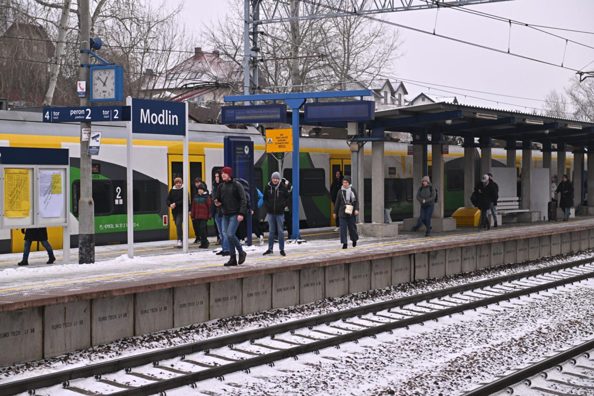 Wielka rewolucja dla pasażerów lotniska w Modlinie. To koniec koszmaru?! Jest decyzja
