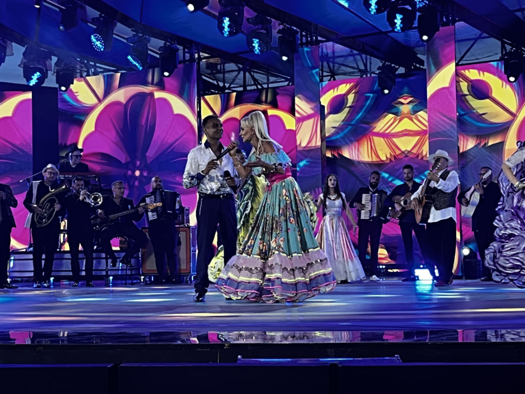 Justyna Steczkowska, Sebastian Zys i Anna Popek skradli całe show! Co się działo na Wakacyjnej trasie Dwójki we Włocławku?