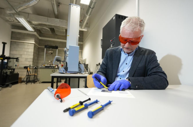 Dzięki temu plomby w zębach mogą być lepsze i trwalsze. Naukowcy z Politechniki z nowym pomysłem