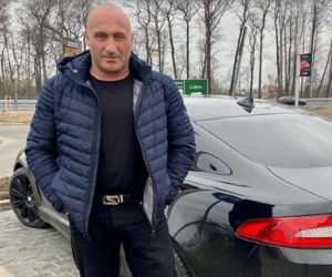 Marcin Najman jeździ Jaguarem XF