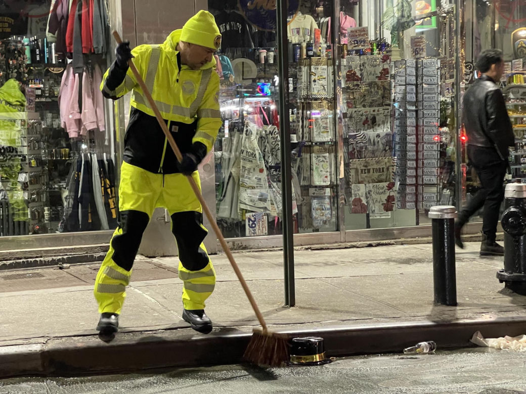 Błyskawiczne sprzątanie po zabawie na Times Square
