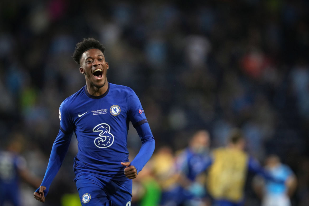 Piłkarze i kibice Chelsea Londyn świętują wygranie Ligi Mistrzów po zwycięstwie w finale 1:0 z Manchesterem City 