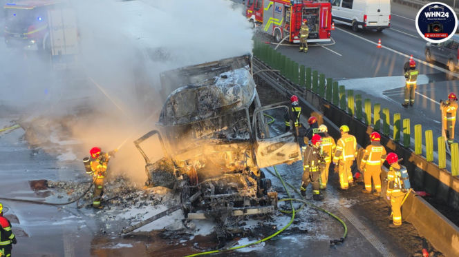 10-kilometrowy korek na A2 pod Warszawą. TIR stanął w płomieniach!