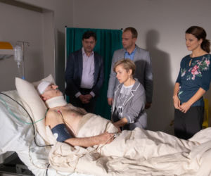 Na Wspólnej odcinek 2811, Roman (Waldemar Obłoza), Honorata (Aleksandra Konieczna), Antoni (Ostap Stupka), Marta (Joanna Jabłczyńska), Kamil (Kazimierz Mazur)