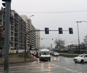 Wypadek radiowozu na Bohaterów Monte Cassino. Policjant i strażnik miejski w szpitalu  