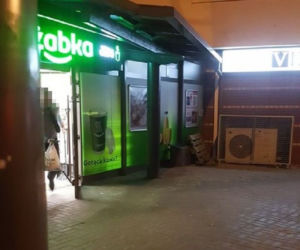 Kierowca autobusu wyskoczył po alkohol