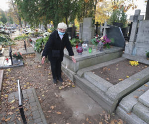Ukradli mi ławkę! Dramat Pani Ewy na cmentarzu Bródnowskim 