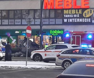 Zginął mały chłopiec. W miejscu tragedii zapłonęły znicze. Warszawa wstrząśnięta wypadkiem na Grochowskiej