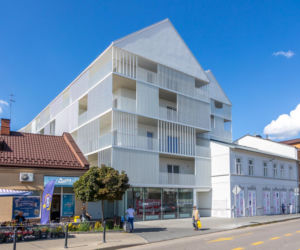 Dom Uniwersalny w Otwocku od MFR-MGR Architekci