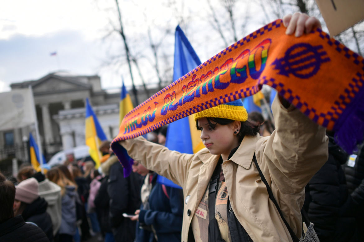 Warszawa solidarna z Ukrainą. Trwa manifestacja "Nigdy więcej wojny"