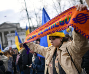 Warszawa solidarna z Ukrainą. Trwa manifestacja Nigdy więcej wojny