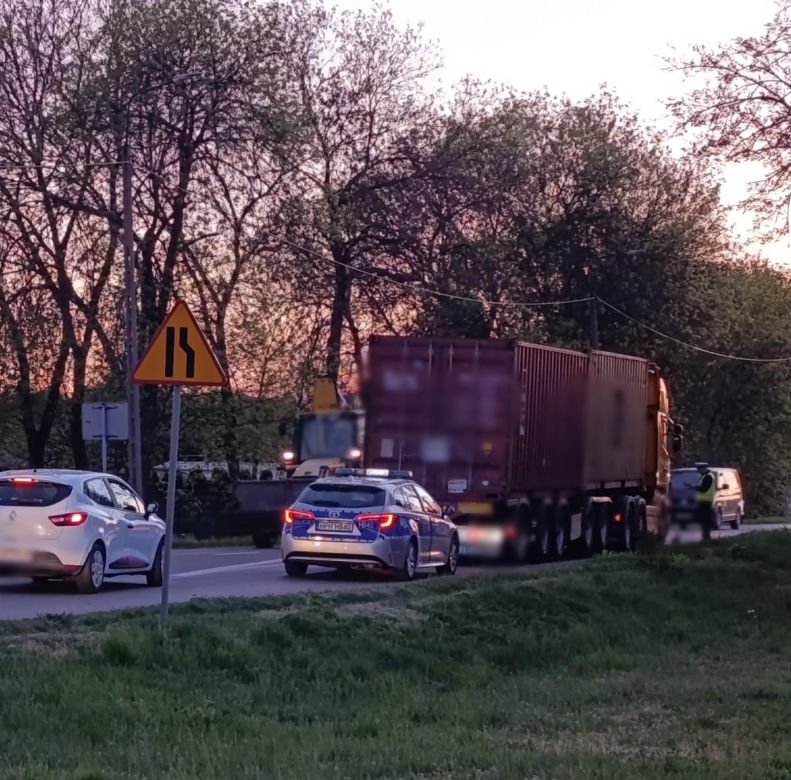  Wyszków. Wypadek na przejściu. 8-latek potrącony przez ciężarówkę [ZDJĘCIA].