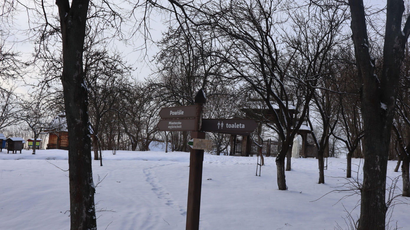 Cicho i wszędzie biało. Tak prezentuje się skansen w Lublinie w zimowej odsłonie! [GALERIA]