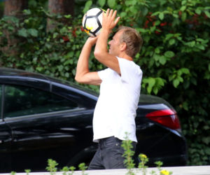 Donald Tusk. Z wnukiem harata w gałę.