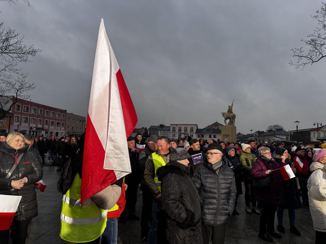 Chaos w Końskich. Dwie debaty prezydenckie, tłumy ludzi na rynku 