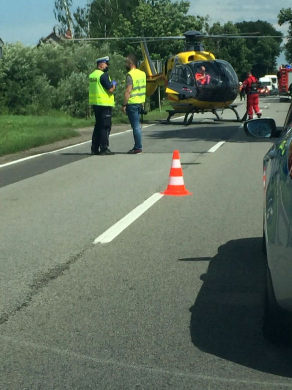 Malbork: Helikopter w akcji. Samochód w rowie [ZDJĘCIA]