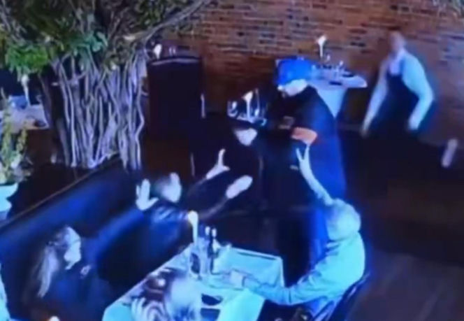 Chciał zabić żonę w restauracji! Kelner bohaterem