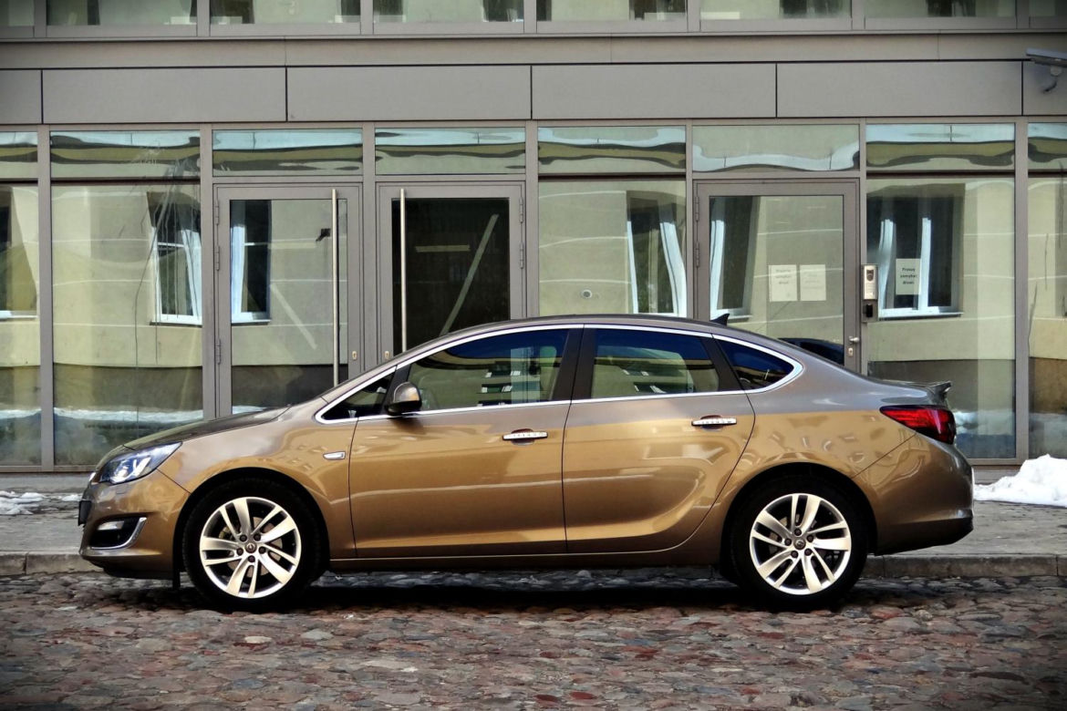 Opel Astra Sedan (Astra J)