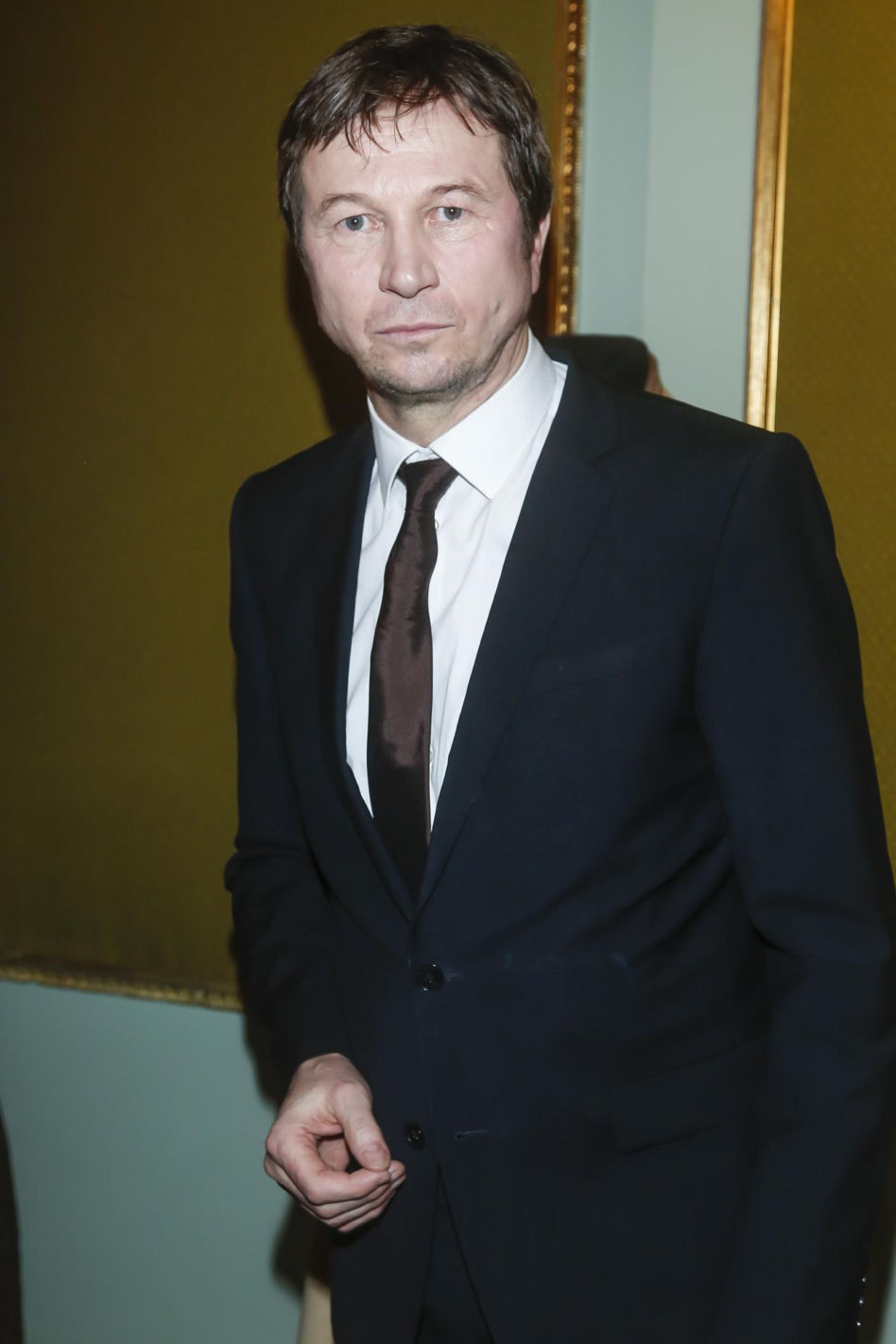 Piotr Cyrwus kiedyś i dziś. Tak przez lata zmieniał się aktor znany z roli Ryśka w "Klanie"