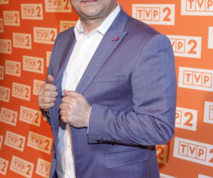 Tak Zenon Martyniuk zmieniał się przez lata. Na początku kariery nosił zupełnie inną fryzurę
