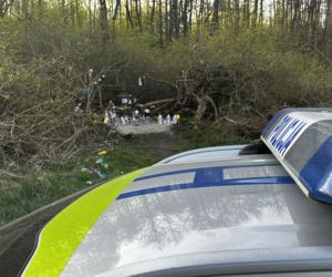 Rocznica tragedii zamieniła się w koszmar. Tajemniczy pakunek przerwał uroczystość