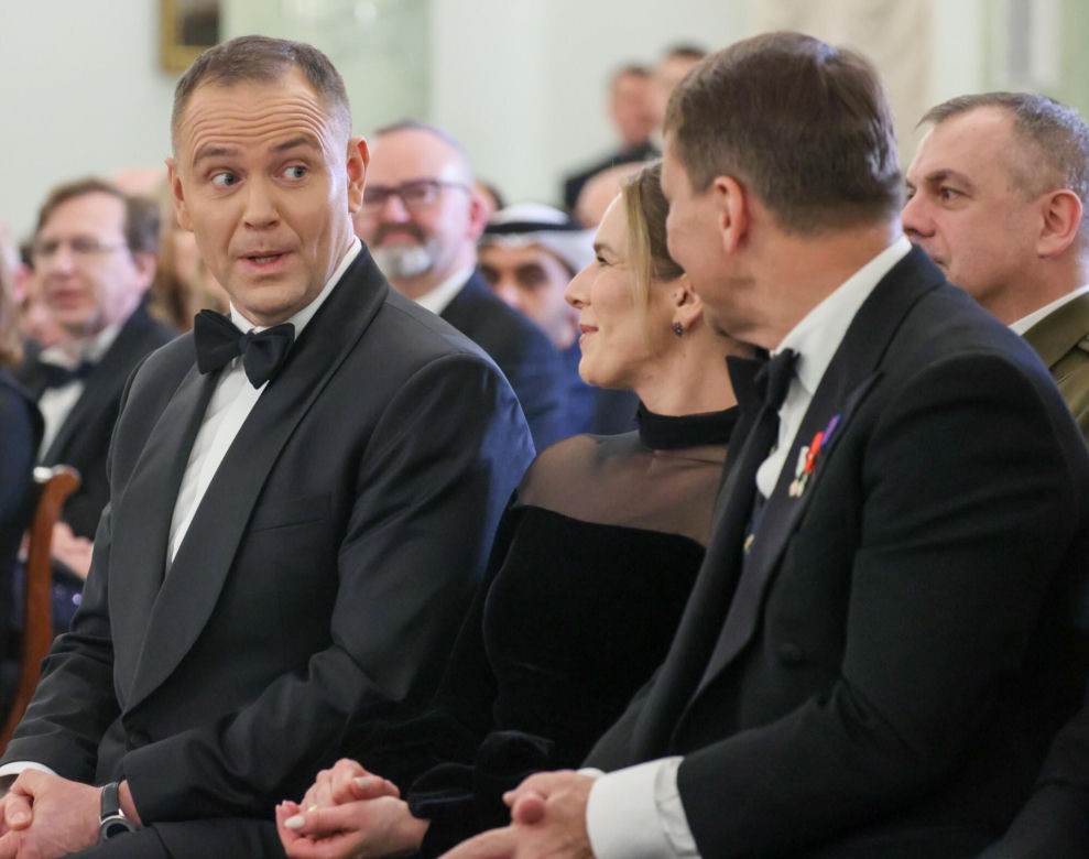 Karol Nawrocki i Radosław Sikorski na Korpusem Dyplomatycznym. Te miny mówią wszystko!