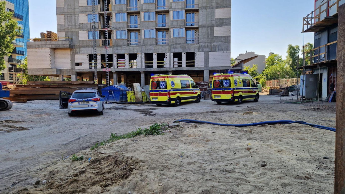 Wypadek na budowie hotelu. Dwóch pracowników spadło z 18. piętra. Ich koledzy są w szoku