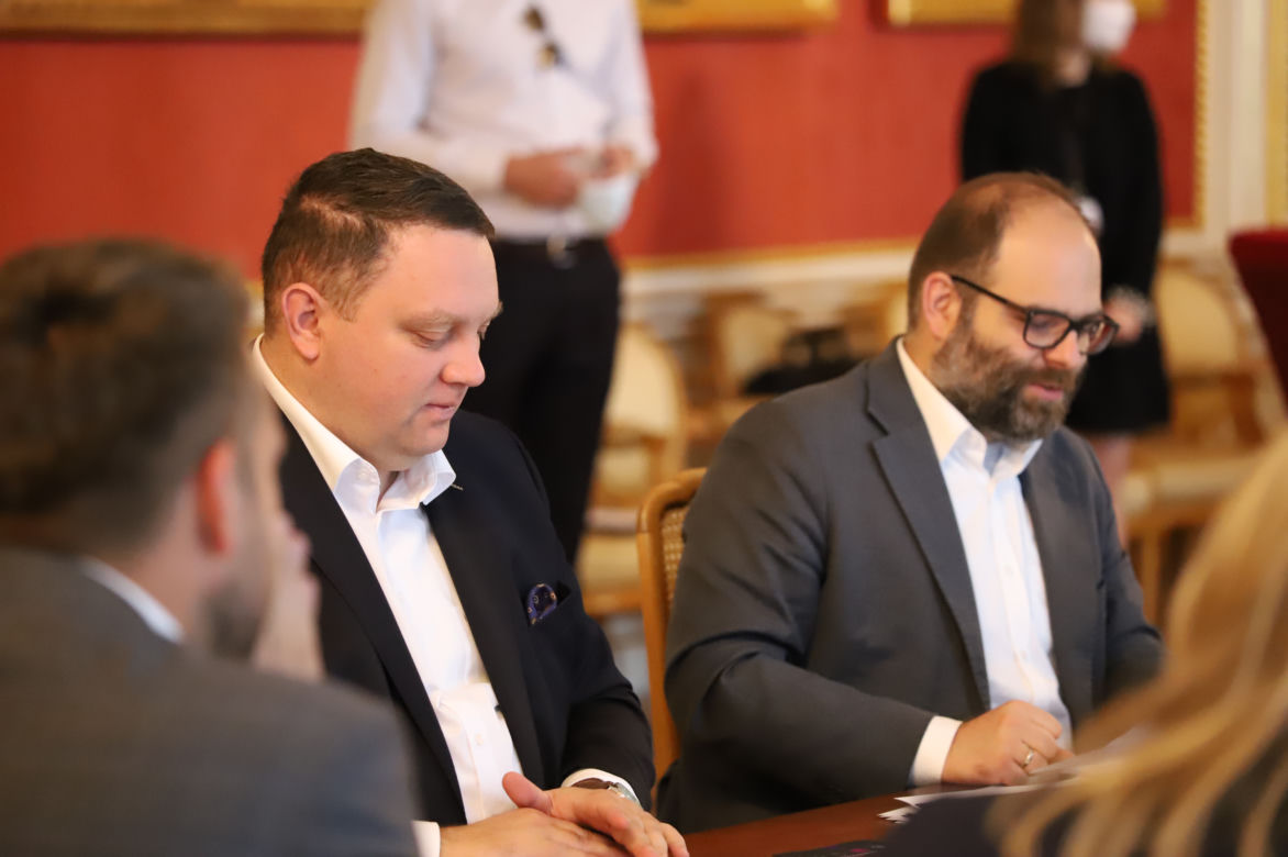 Na poznanie tych nazwisk czekałeś ponad miesiąc! Zagłosuj, nim będzie za późno