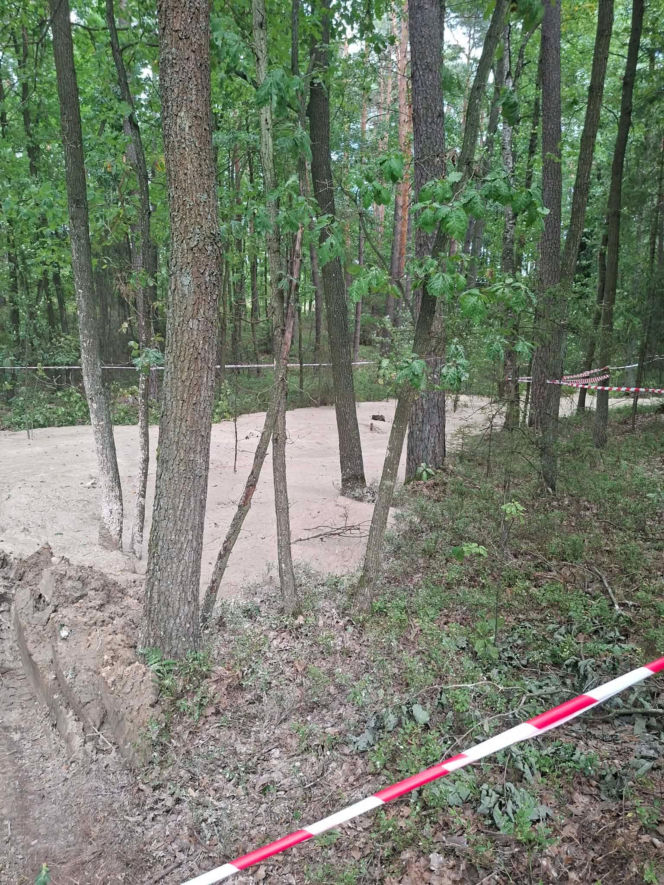 Tajemnicza maź zalała las pod Starachowicami. Policja i leśnicy badają sprawę