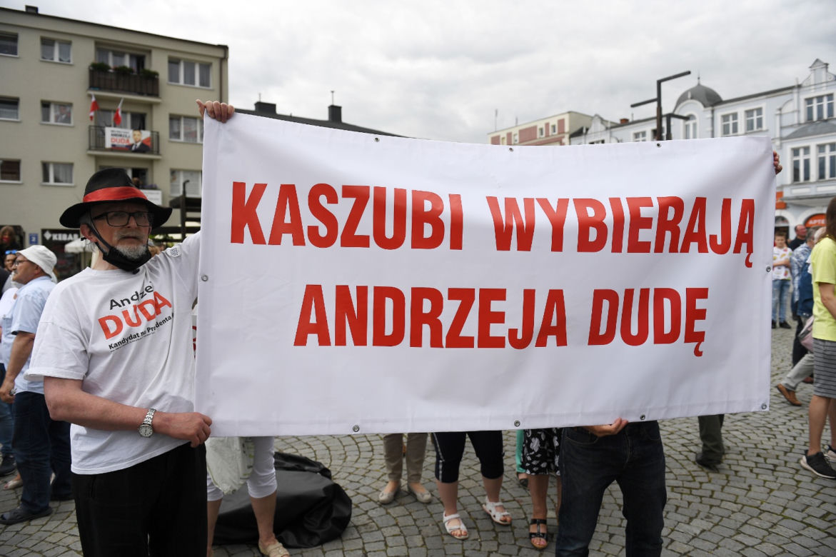 Kartuzy: Trzaskowski poskubał truskawek. Kaszubi go pogonili [ZDJĘCIA]