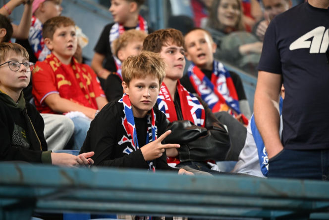 Tak kibice Wisły Kraków bawili się na trybunach. Znajdź się na zdjęciach
