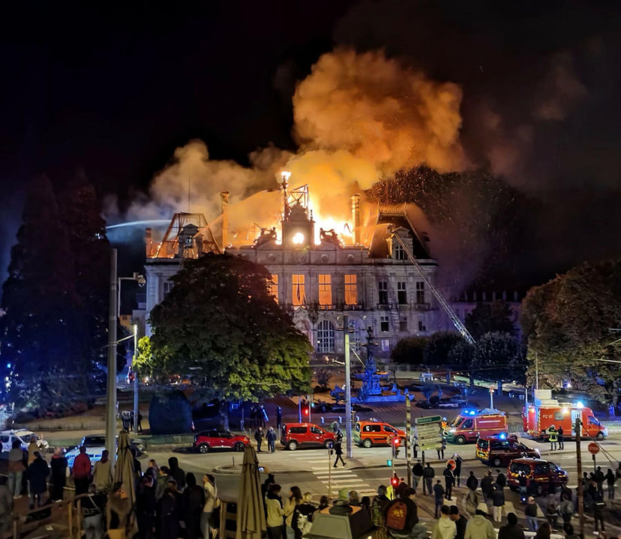 Francja płonie, Macronowie się bawią! Te zdjęcia oburzyły Francuzów
