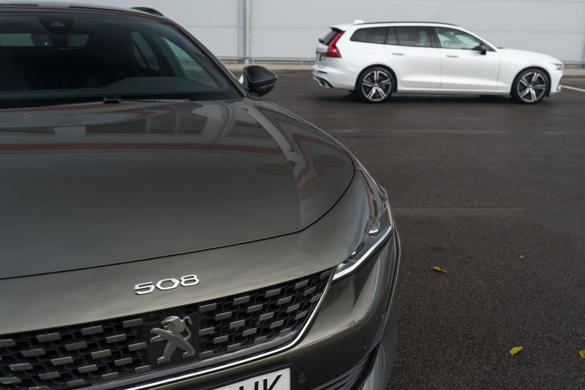 Volvo V60 T8 Twin Engine AWD R-Design AT8 vs. Peugeot 508 SW GT 2.0 BlueHDI 177 KM AT8