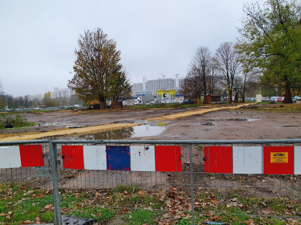 Był dziki parking, bedzie zielony skwer