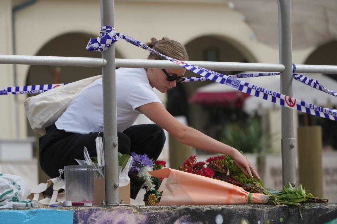 Premier Australii Anthony Albanese zaproponował w poniedziałek zaostrzenie przepisów dotyczących broni palnej po strzelaninie, która miała miejsce w niedzielę na popularnej plaży Bondi w Sydney. Zginęło w niej co najmniej 15 osób.