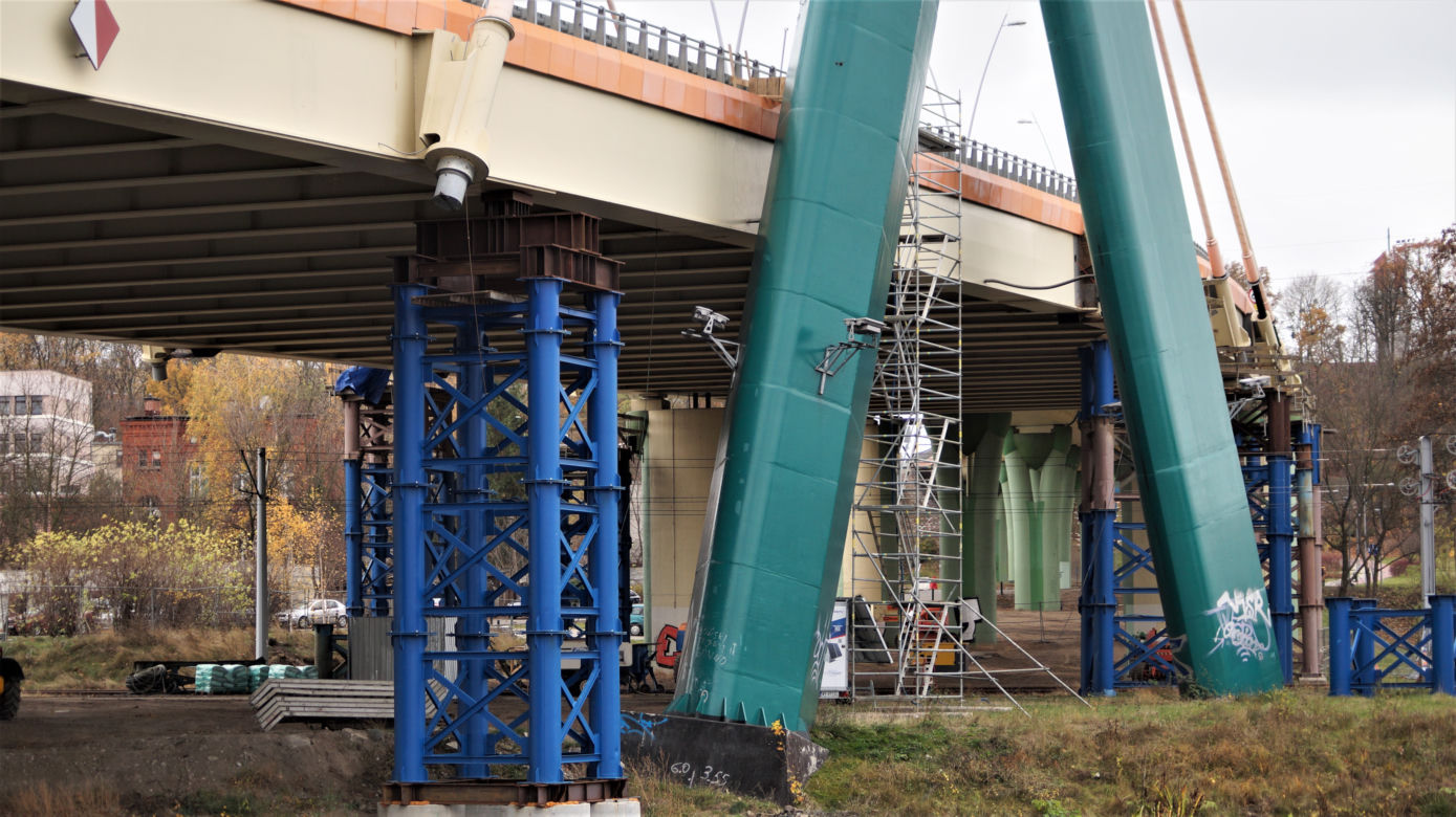 Trwa naprawa Mostu Uniwersyteckiego. Sprawdzamy, jak przebiegają prace [ZDJĘCIA]