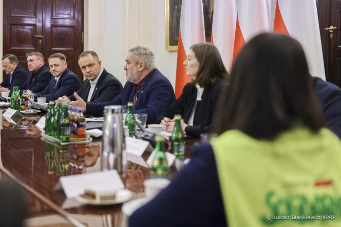 Prezydent Nawrocki rozmawia z rolnikami w Warszawie