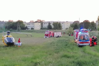 Dolny Śląsk: Toyota uderzyła w drzewo. Trzy osoby ciężko ranne [ZDJĘCIE]