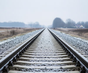 Marznący deszcz w Polsce. PKP wstrzymuje ruch, ale co z Twoim pociągiem?
