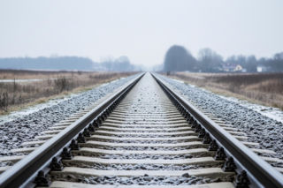 Marznący deszcz w Polsce. PKP wstrzymuje ruch, ale co z Twoim pociągiem?