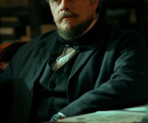 Nowe ujęcia z Lalki Netfliksa