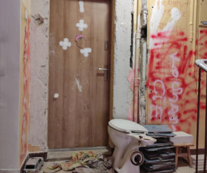 Zdemolował klatkę schodową na osiedlu Kalinowym