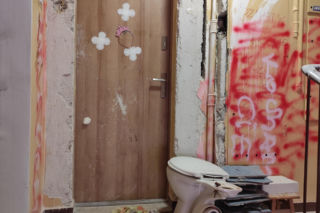 Zdemolował klatkę schodową na osiedlu Kalinowym