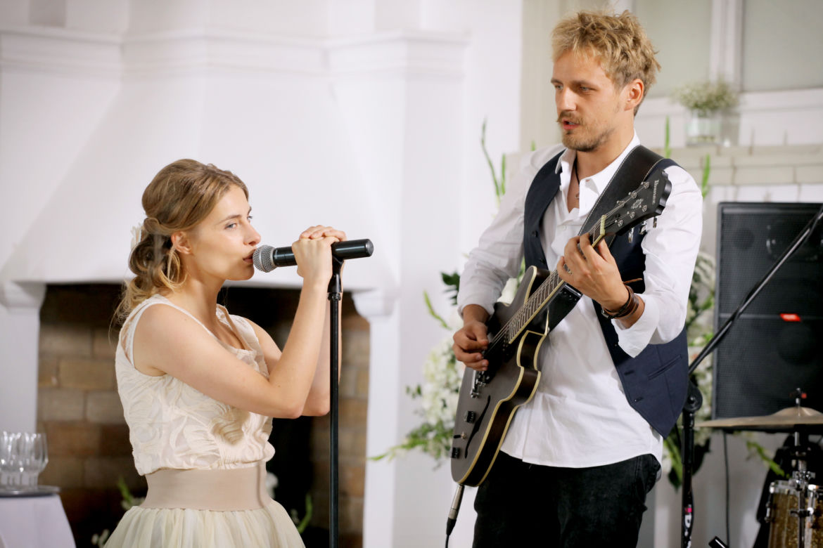 Powiedz TAK! odc. 1. Basia (Katarzyna Zawadzka), Wiktor (Paweł Domagała)